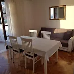 Apartment Anet With Free Parking