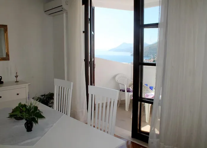 Apartment Anet With Free Parking